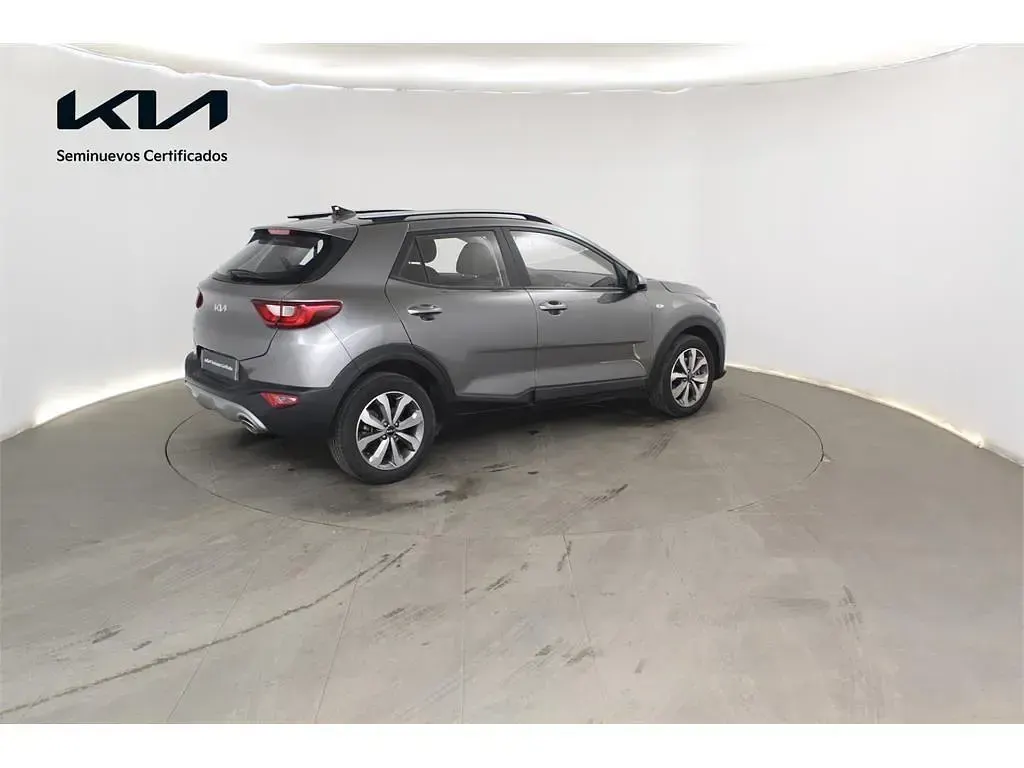 Usado Kia Stonic 101 CV (74 kW) 2025 Gris SUV