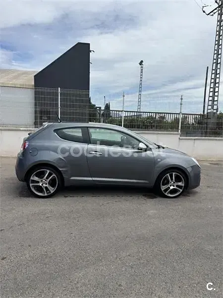 Usado Alfa Romeo MiTo Distinctive 120 CV (88 kW) 2009 Gris / plata Utilitario
