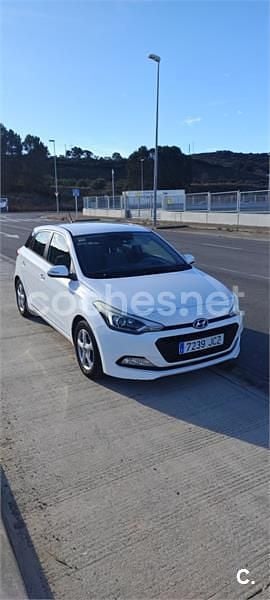 Blanco Usado 2015 Hyundai i20 Berlina | 7800 € (Precio justo) - Imagen 1/4