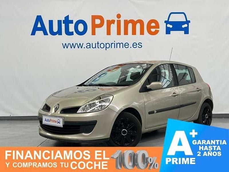Usado Renault Clio II 75 CV (55 kW) 2007 Beige Berlina