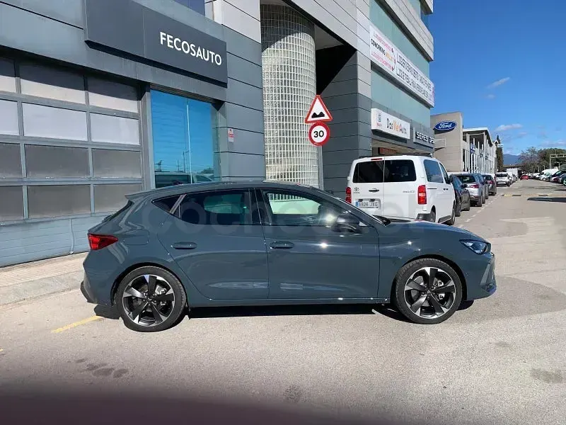 Usado Cupra Leon 204 CV (150 kW) 2025 Azul Berlina