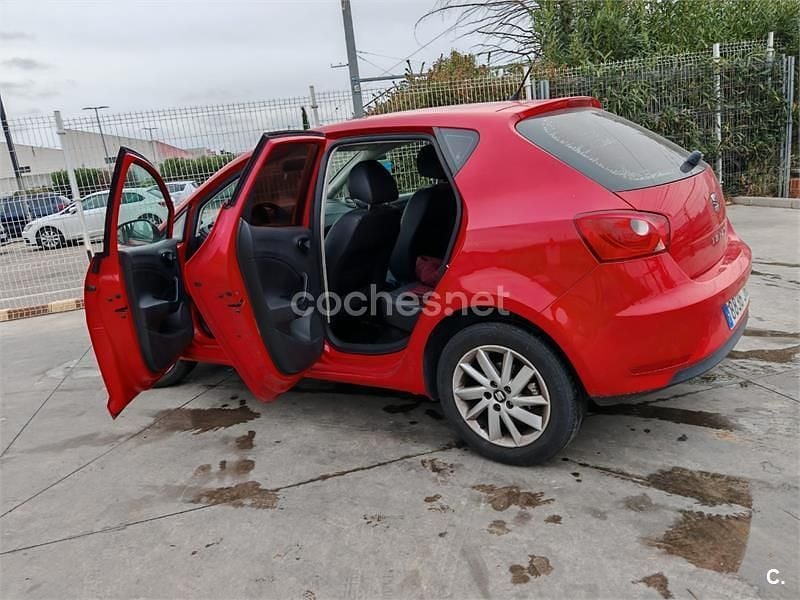 Begagnad Seat Ibiza Reference 90 HK (66 kW) 2016 Röd Sedan
