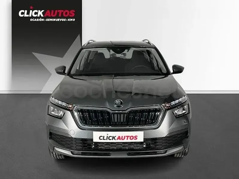 Usado Skoda Kamiq Ambition 95 CV (69 kW) 2024 Gris / plata SUV