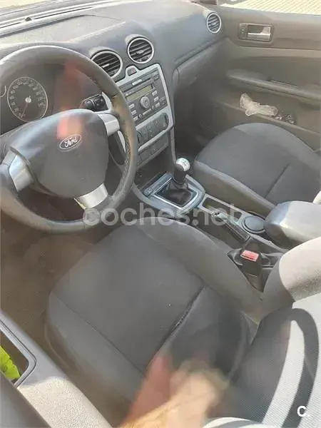 Usado Ford Focus Trend 109 CV (80 kW) 2005 Negro Berlina