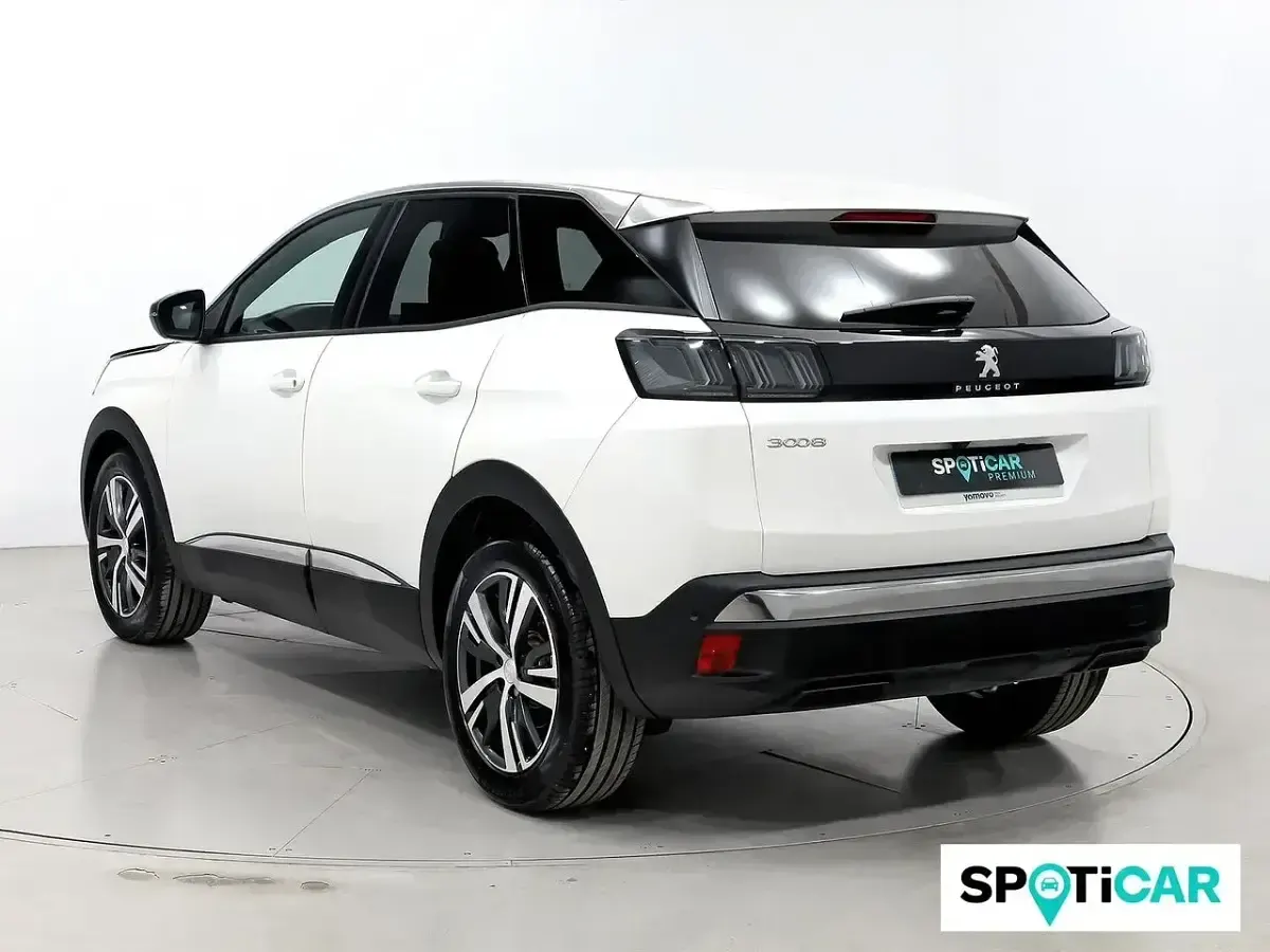 Usado Peugeot 3008 Allure 136 CV (100 kW) 2024 Blanco SUV