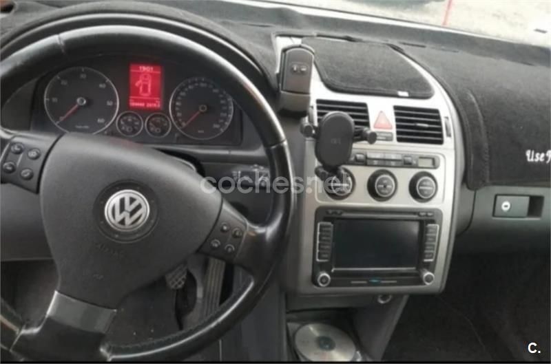 Gris / plata Usado 2008 VW Touran Monovolumen | 6900 € (Precio justo) - Imagen 1/4