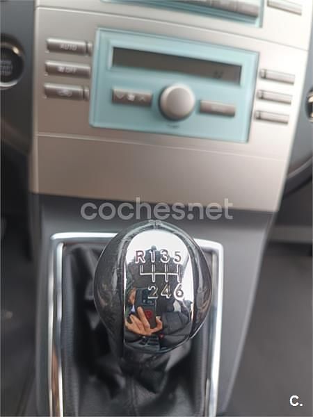 Usado Toyota Corolla Verso Sol 136 CV (100 kW) 2007 Gris / plata Monovolumen