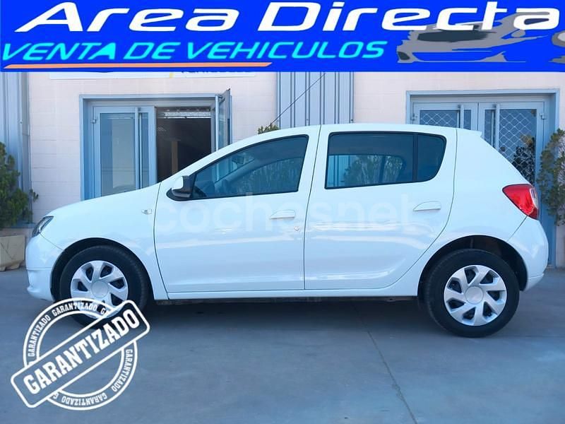 Blanco Usado 2015 Dacia Sandero Lauréate Utilitario | 7790 € (Precio justo) - Imagen 1/4