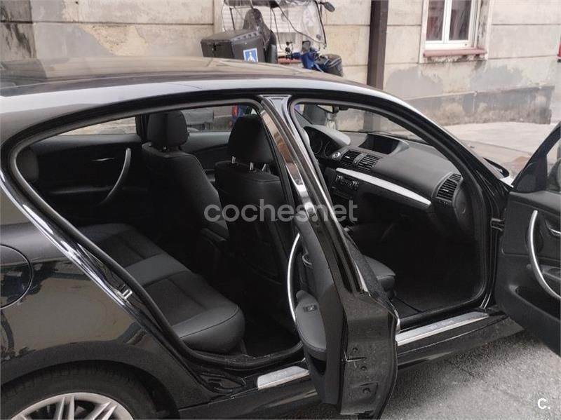 Negro Usado 2011 BMW 118 Utilitario | 5490 € - Imagen 1/4