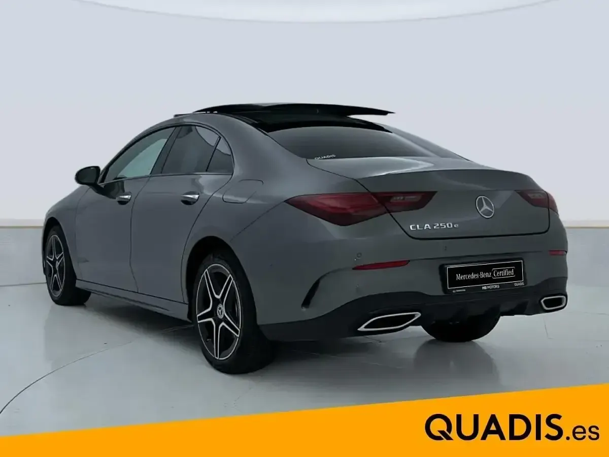 Usado Mercedes CLA250e 218 CV (160 kW) 2025 Gris / plata Berlina