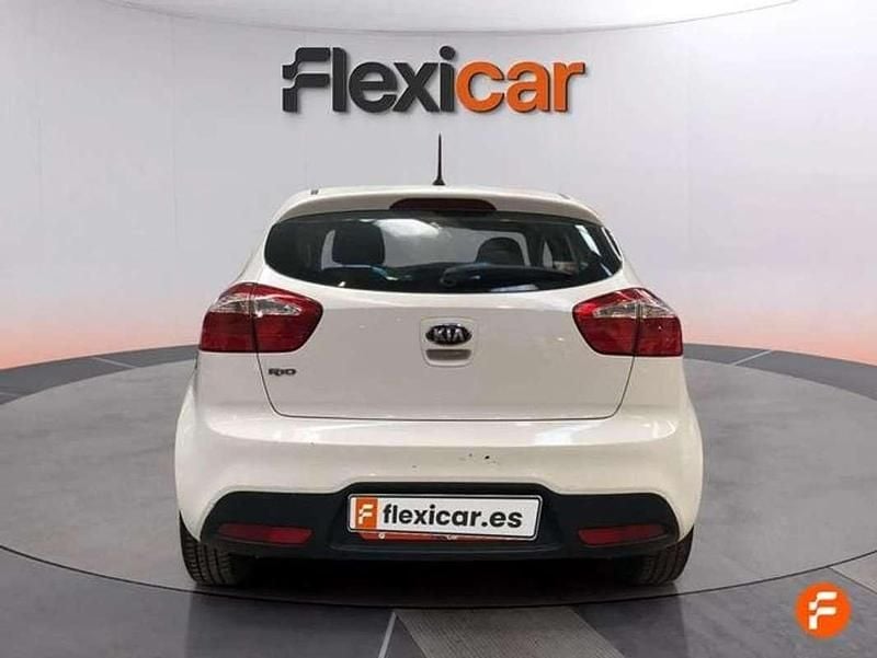 Usado Kia Rio 86 CV (63 kW) 2014 Blanco Utilitario
