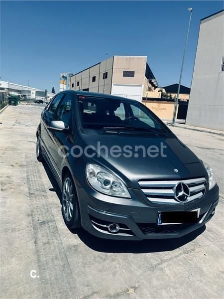 Usado Mercedes B180 109 CV (80 kW) 2011 Gris / plata Monovolumen
