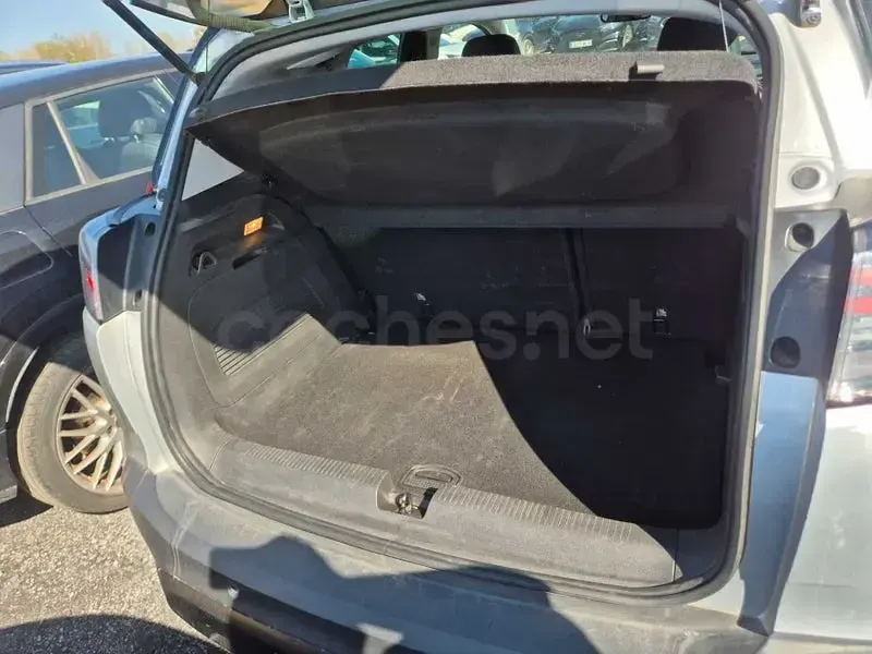Usado Opel Crossland 110 CV (80 kW) 2023 Gris / plata SUV