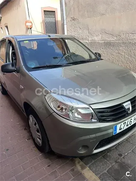 Usado Dacia Sandero Base 75 CV (55 kW) 2011 Beige Berlina