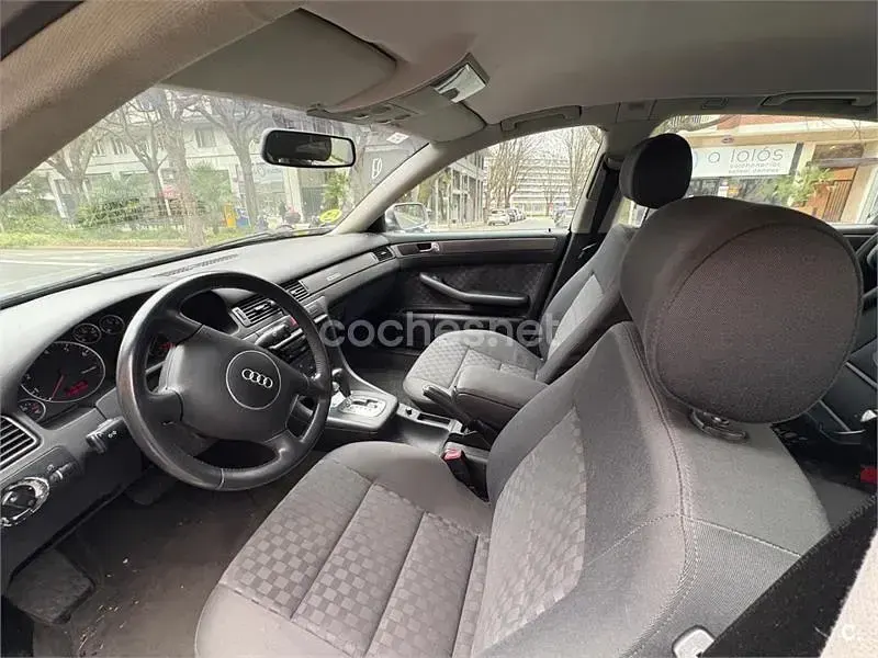 Usado Audi A6 Premium 165 CV (121 kW) 2002 Gris / plata Berlina