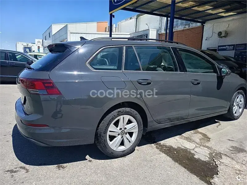 Usado VW Golf VIII Life 115 CV (84 kW) 2021 Gris / plata Familiar