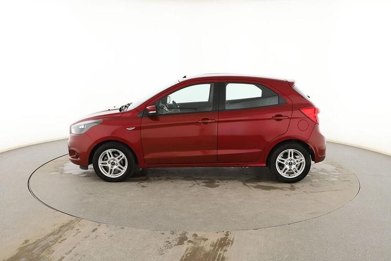 Usado Ford Ka Plus Ultimate 85 CV (62 kW) 2017 Rojo Utilitario