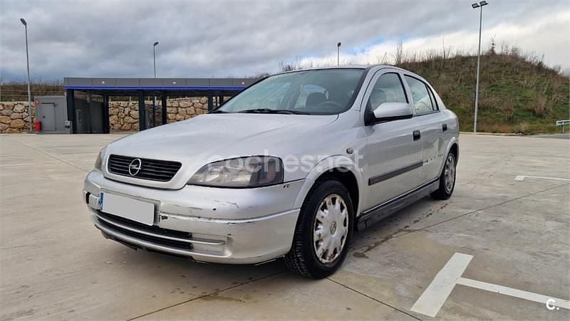 Usado Opel Astra Club 68 CV (50 kW) 1999 Gris / plata Berlina