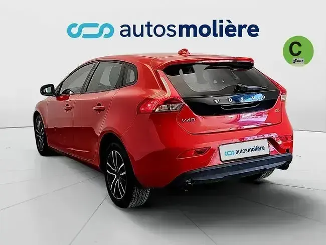 Begagnad Volvo V40 Kinetic 150 HK (110 kW) 2017 Röd Sedan