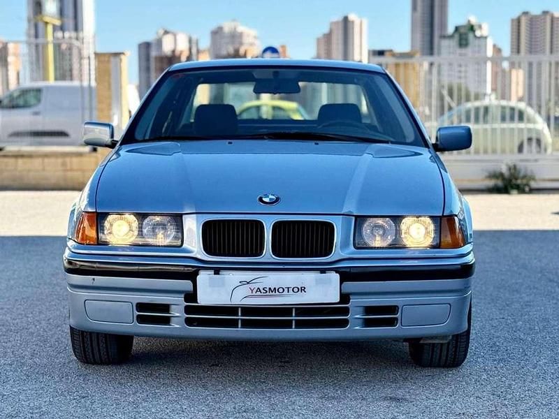 Usado BMW 320 150 CV (110 kW) 1991 Azul Berlina