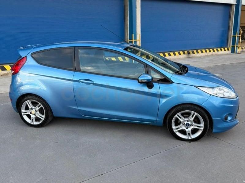 Usado Ford Fiesta Sport 95 CV (69 kW) 2010 Azul Utilitario
