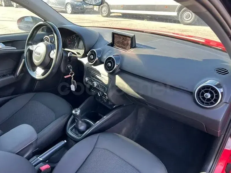 Usado Audi A1 Sportback Design 95 CV (69 kW) 2018 Rojo Utilitario