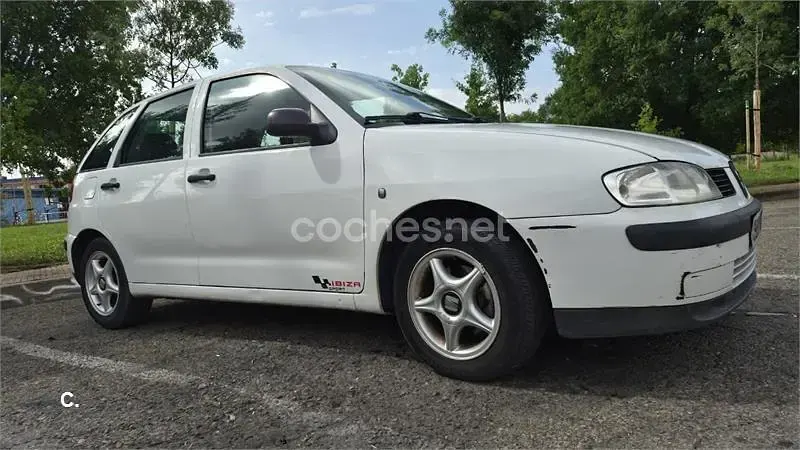 Usado Seat Ibiza Stella 90 CV (66 kW) 2002 Blanco Utilitario