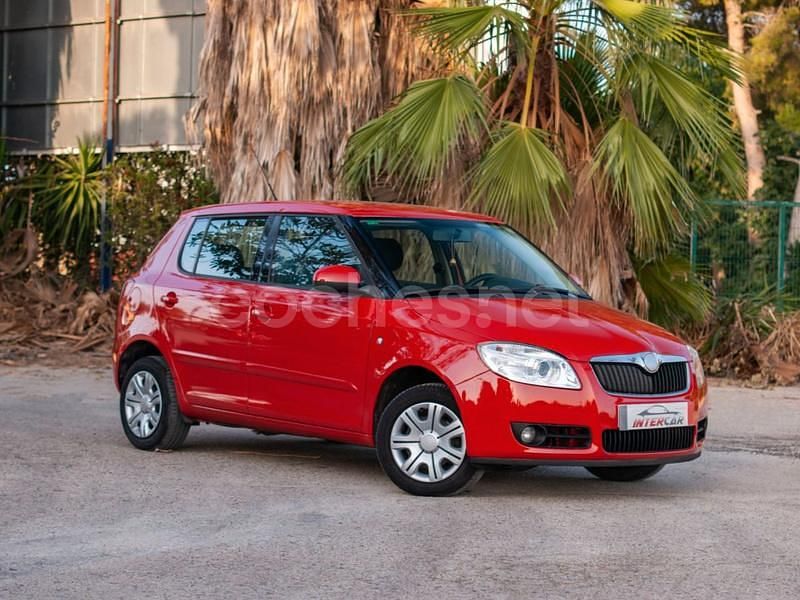 Rojo Usado 2009 Skoda Fabia Berlina | 4700 € (Buen precio) - Imagen 1/4