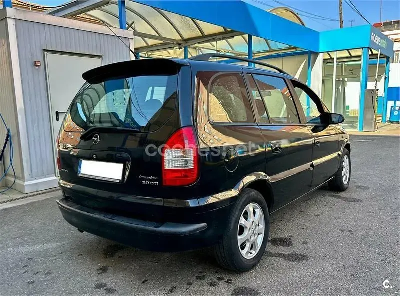 Usado Opel Zafira 100 CV (73 kW) 2004 Blanco Monovolumen