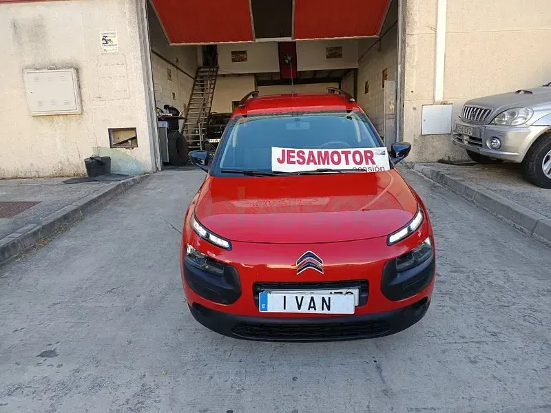 Usado Citroën C4 Shine 100 CV (73 kW) 2017 Rojo Berlina