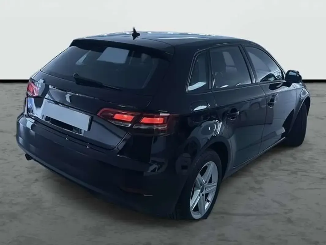 Begagnad Audi A3 116 HK (85 kW) 2019 Svart Sedan