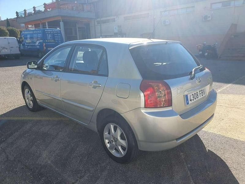 Usado Toyota Corolla Luna 90 CV (66 kW) 2006 Beige Utilitario