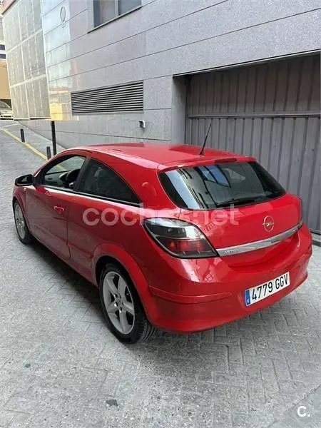 Usado Opel Astra GTC Sport 110 CV (80 kW) 2008 Rojo Berlina