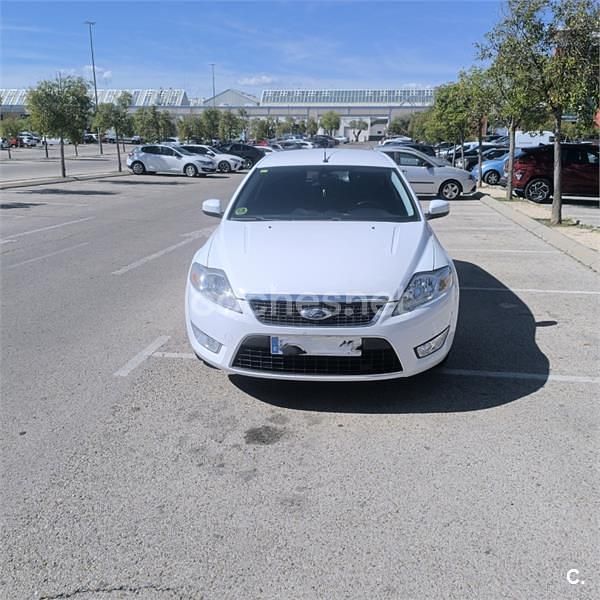 Usado Ford Mondeo Trend 140 CV (102 kW) 2010 Blanco Familiar