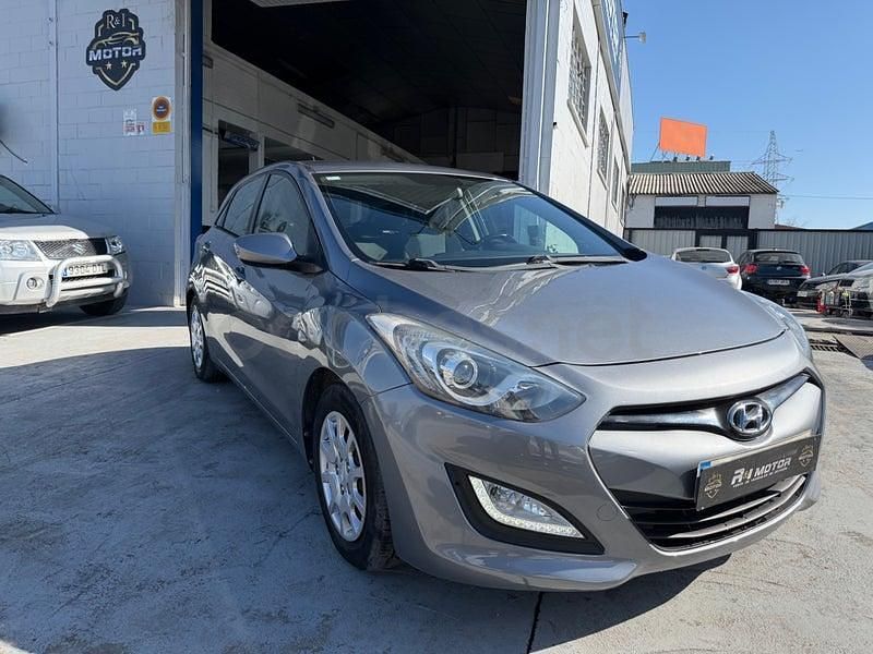 Usado Hyundai i30 100 CV (73 kW) 2014 Gris / plata Berlina