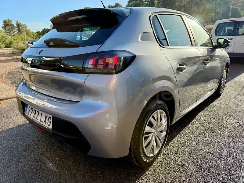 Usado Peugeot 208 Allure 100 CV (73 kW) 2022 Gris / plata Utilitario
