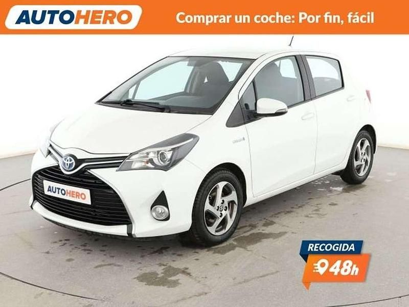 Usado Toyota Yaris Hybrid Active 99 CV (72 kW) 2015 Blanco Utilitario