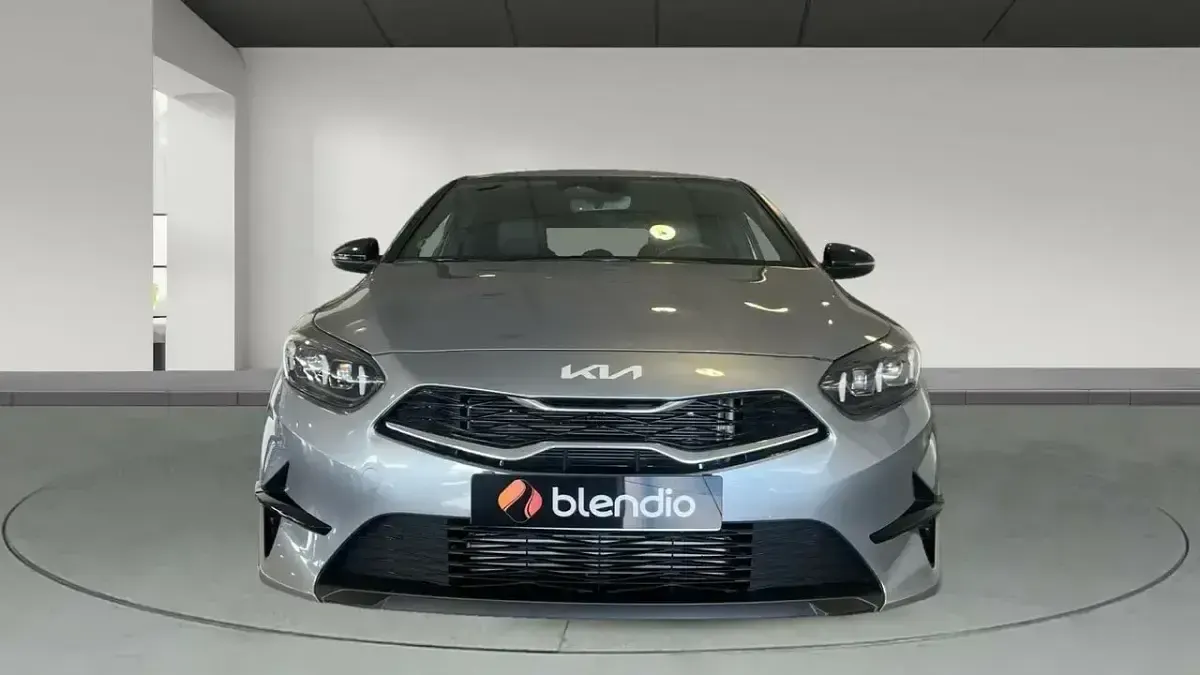 Usado Kia Ceed Style 100 CV (73 kW) 2025 Gris Utilitario