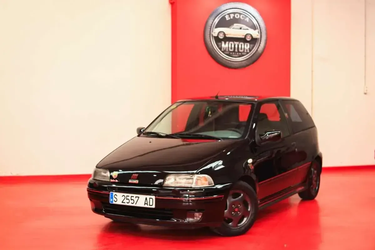 Usado Fiat Punto 136 CV (100 kW) 1994 Negro Utilitario