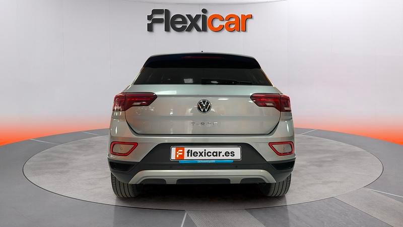 Usado VW T-Roc Life 150 CV (110 kW) 2023 Gris SUV