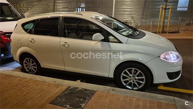 Usado Seat Altea XL Reference 125 CV (91 kW) 2010 Blanco Monovolumen
