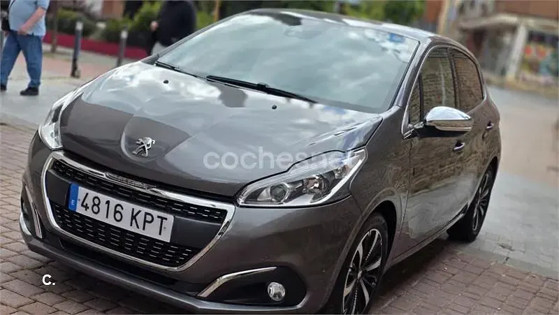 Occasion Peugeot 208 Signature Sky 110 ch (80 kW) 2018 Gris Citadine