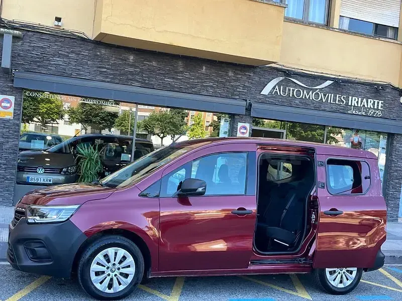 Usado Renault Kangoo 75 CV (55 kW) 2023 Granate Monovolumen