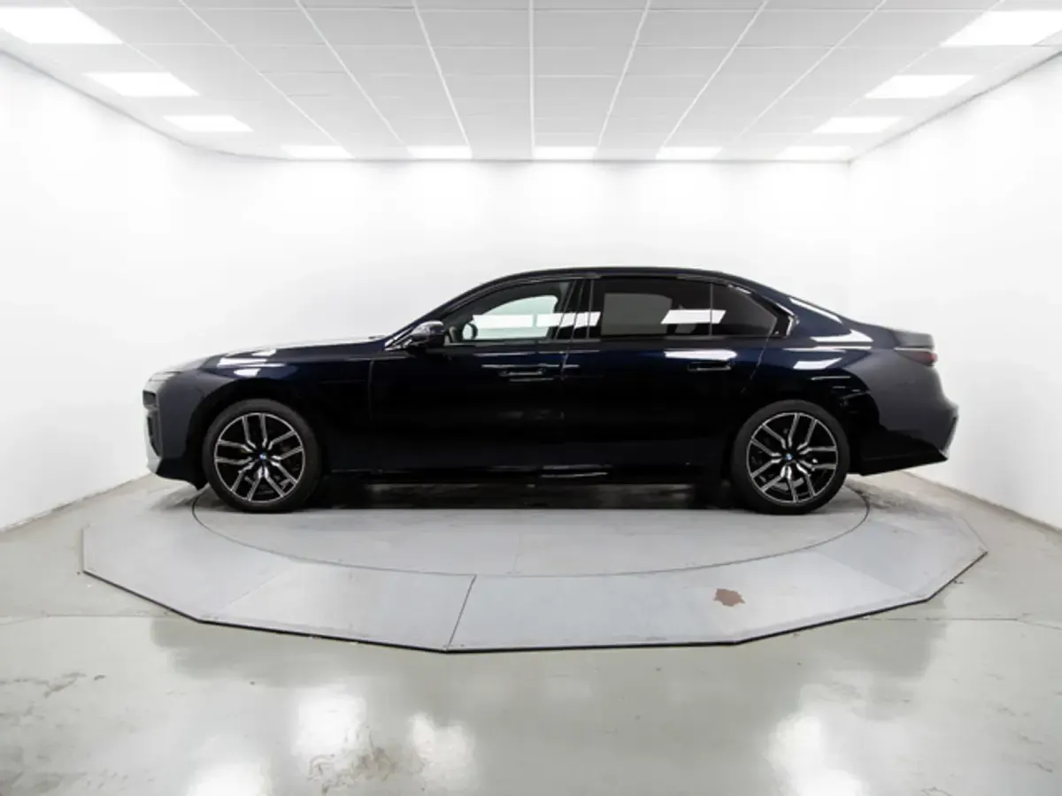 Nuevo BMW 740 Comfort Edition 299 CV (219 kW) 2025 Negro Berlina