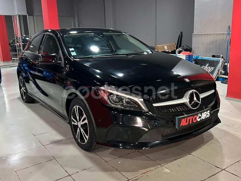 Negro Usado 2017 Mercedes A180 Berlina | 16.500 € (Un poco caro) - Imagen 1/4