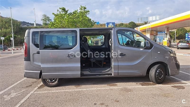Usado Opel Vivaro 145 HP (106 kW) 2017 Cinzento Monovolume