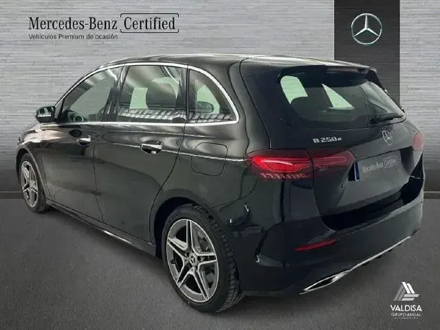 Usado Mercedes B250e AMG line 163 CV (119 kW) 2025 Negro Utilitario