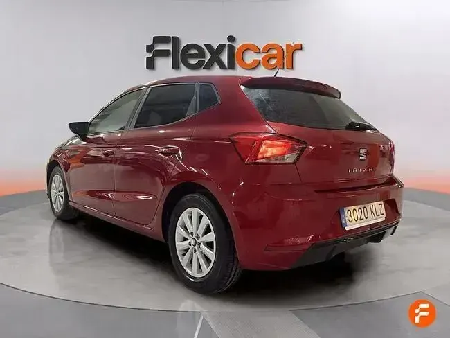 Usado Seat Ibiza Reference 75 CV (55 kW) 2018 Rojo Utilitario