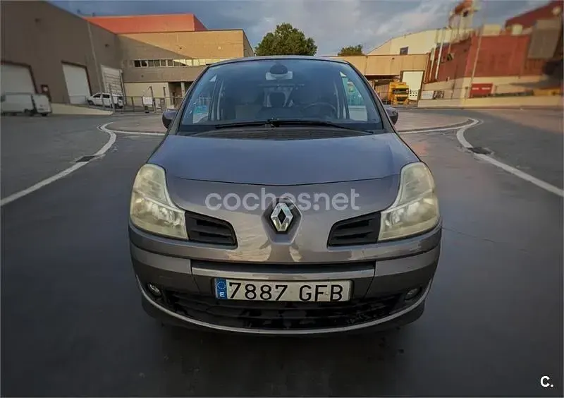 Usado Renault Grand Modus Authentique 75 CV (55 kW) 2008 Gris / plata Monovolumen