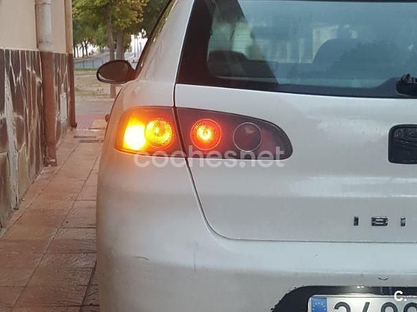Blanco Usado 2004 Seat Ibiza Stella Berlina | 2200 € (Precio justo) - Imagen 1/4